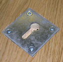 Locator plate, keyhole 